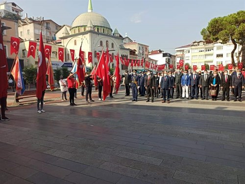 29 Ekim Cumhuriyet Bayramının 97. yıl dönümü kutlamaları dolayısıyla düzenlenen çelenk sunma töreni yapıldı.